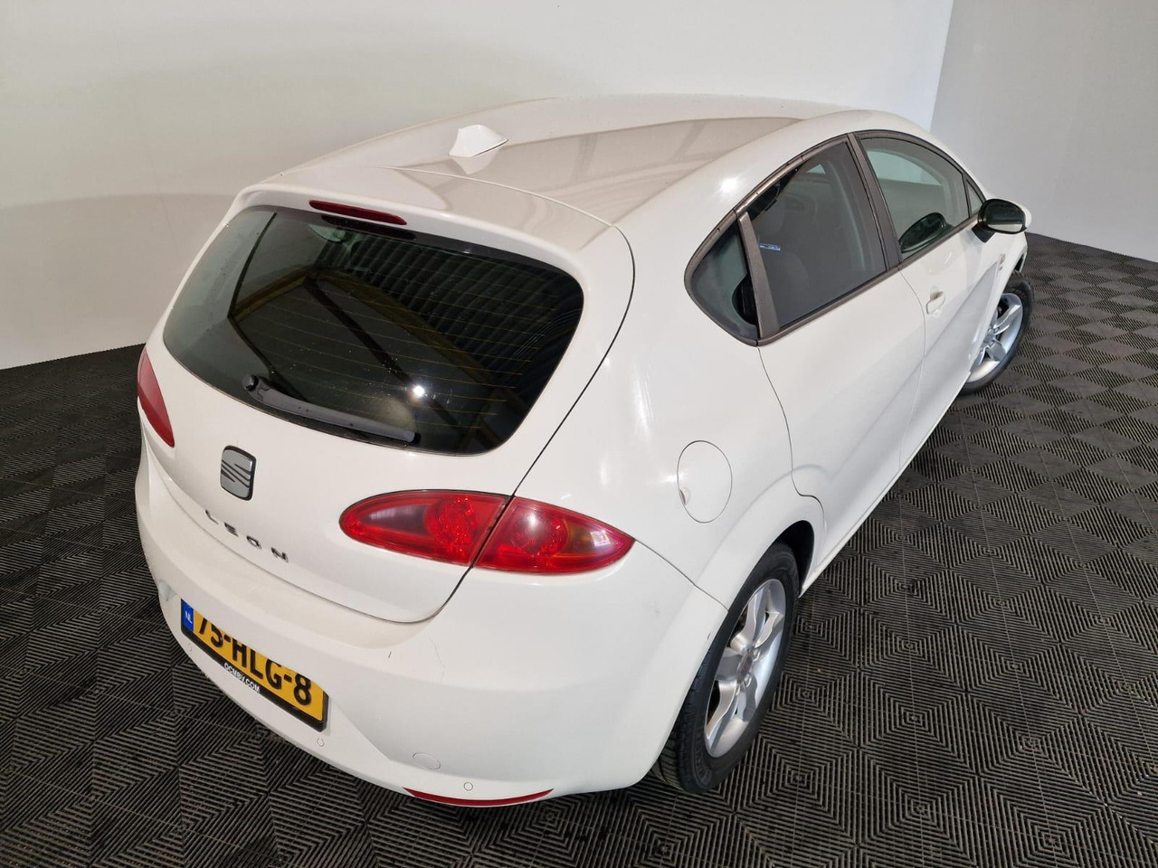 SEAT Leon 1.4 TSI Business Style 75-HLG-8 268.116 km - Αυτοκίνητο: φωτογραφία 4 SEAT Leon 1.4 TSI Business Style 75-HLG-8 268.116 km - Αυτοκίνητο: φωτογραφία 4