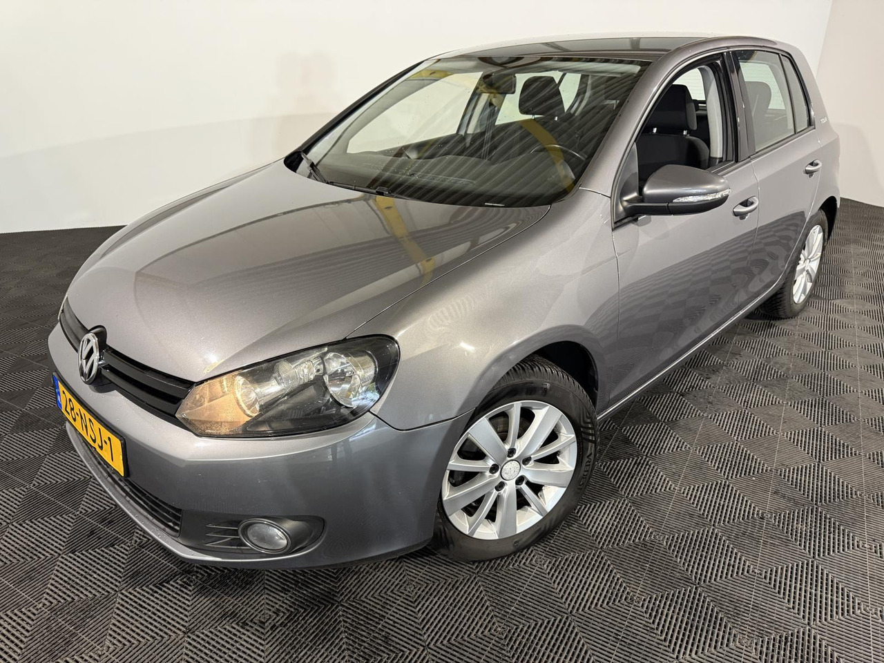 Volkswagen | Golf | 1.2 TSI Tour II BlueMotion | 2010 | 287.684 km | 28NSJ1 | Logisch - Hatchback: φωτογραφία 1 Volkswagen | Golf | 1.2 TSI Tour II BlueMotion | 2010 | 287.684 km | 28NSJ1 | Logisch - Hatchback: φωτογραφία 1
