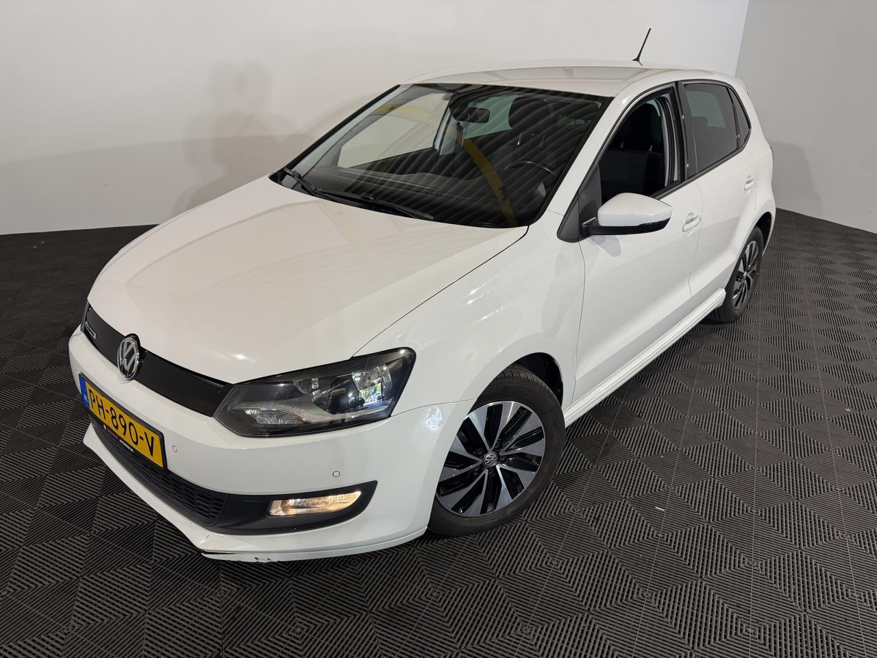 Volkswagen | Polo | 1.0 BlueMotion Edition | 2017 | 175.906 km | PH890V | Logisch - Hatchback: φωτογραφία 1 Volkswagen | Polo | 1.0 BlueMotion Edition | 2017 | 175.906 km | PH890V | Logisch - Hatchback: φωτογραφία 1
