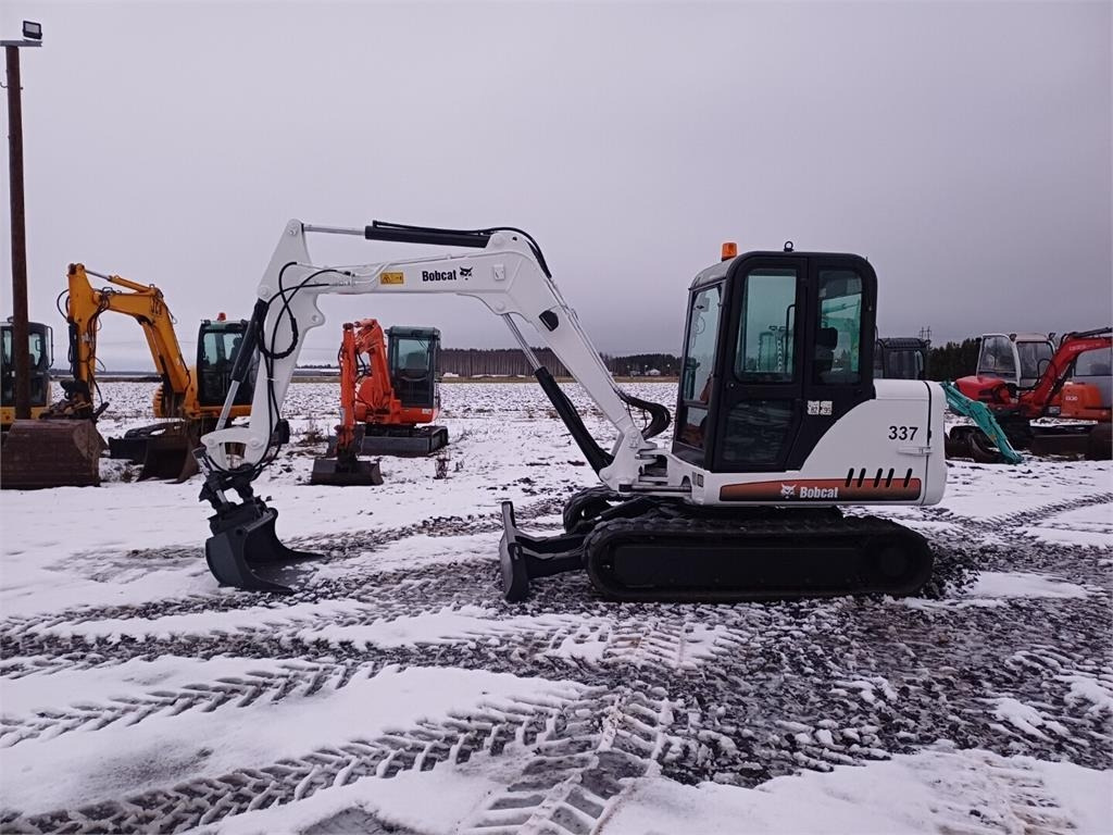 Bobcat 337D Kallistuvalla liittimellä - Μίνι εκσκαφέας: φωτογραφία 2 Bobcat 337D Kallistuvalla liittimellä - Μίνι εκσκαφέας: φωτογραφία 2