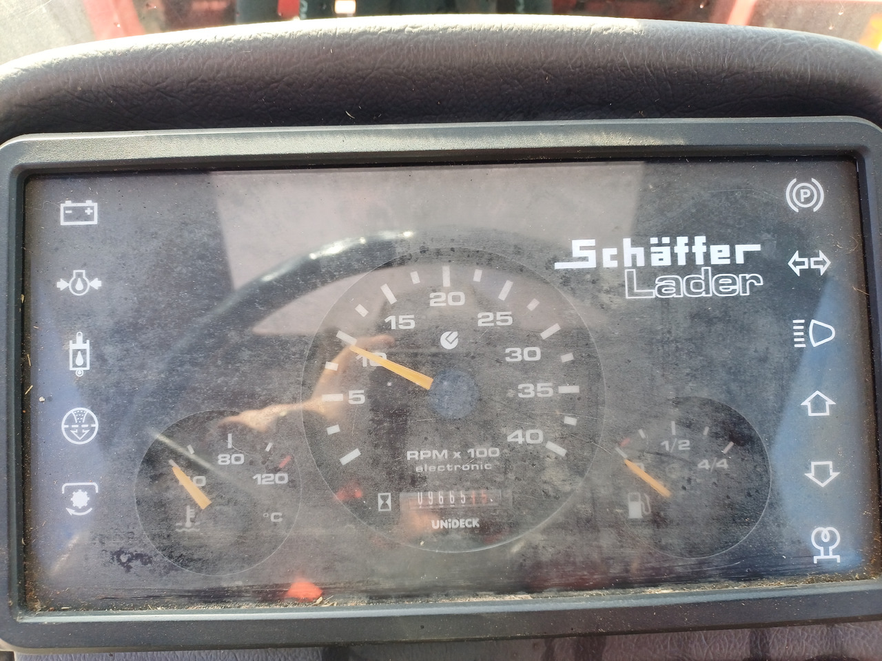 Ελαστιχοφόρος φορτωτής Schäffer 870TD Teleskooppi puomilla: φωτογραφία 14 Ελαστιχοφόρος φορτωτής Schäffer 870TD Teleskooppi puomilla: φωτογραφία 14