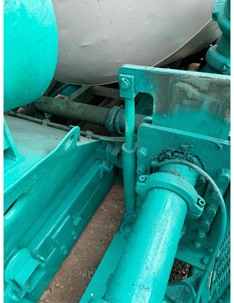 CIFA Concrete Mixer with own engine - Μπετονιέρα: φωτογραφία 4 CIFA Concrete Mixer with own engine - Μπετονιέρα: φωτογραφία 4