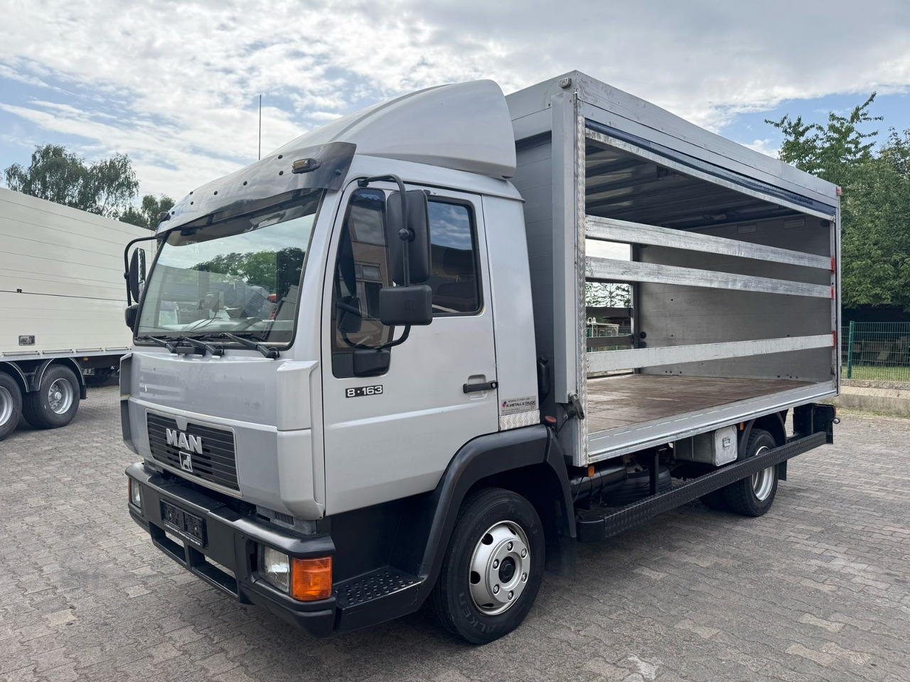 MAN 8. 163 /L2000/LBW-2T./2xAHK - Επαγγελματικό αυτοκίνητο με μουσαμά: φωτογραφία 1 MAN 8. 163 /L2000/LBW-2T./2xAHK - Επαγγελματικό αυτοκίνητο με μουσαμά: φωτογραφία 1
