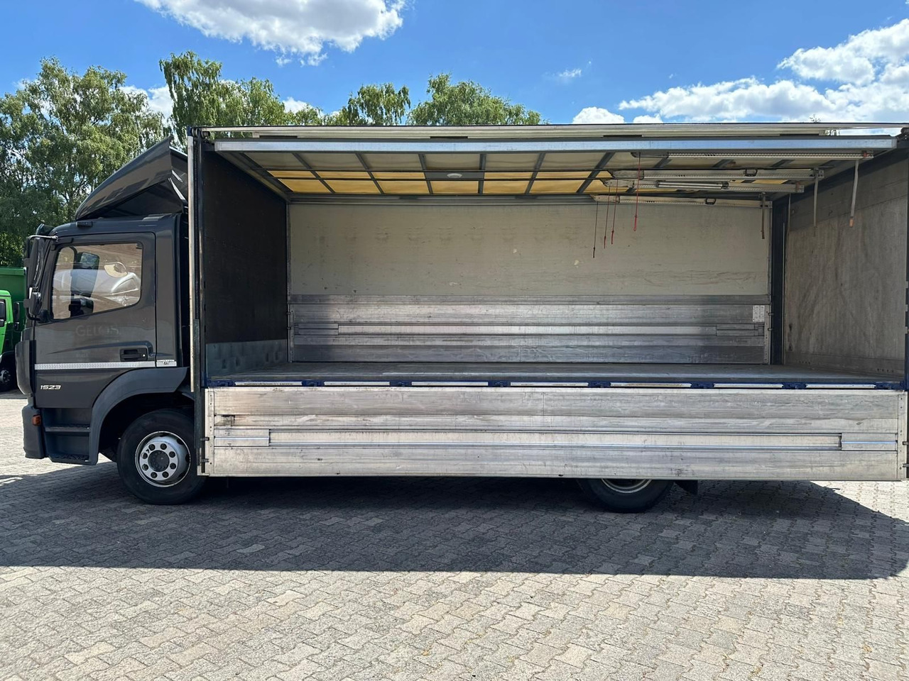 Mercedes-Benz Atego 1523/Klima/LBW/GT-Zertifiziert/2xAHK - Φορτηγό για τη μεταφορά ποτών: φωτογραφία 4 Mercedes-Benz Atego 1523/Klima/LBW/GT-Zertifiziert/2xAHK - Φορτηγό για τη μεταφορά ποτών: φωτογραφία 4