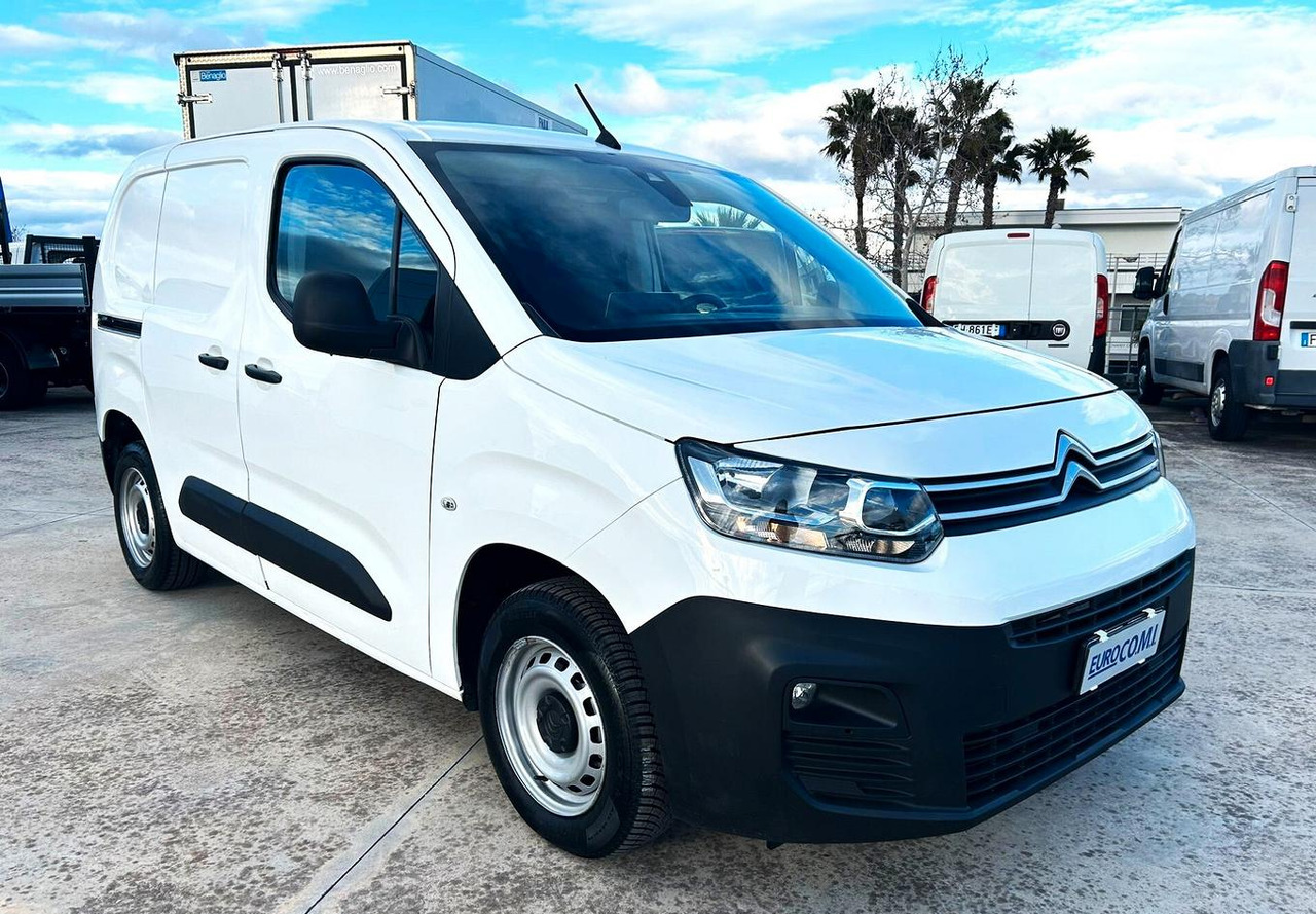 Citroen Berligno 1.6 HDi 100 cv 3 posti - Μικρό βαν: φωτογραφία 3 Citroen Berligno 1.6 HDi 100 cv 3 posti - Μικρό βαν: φωτογραφία 3