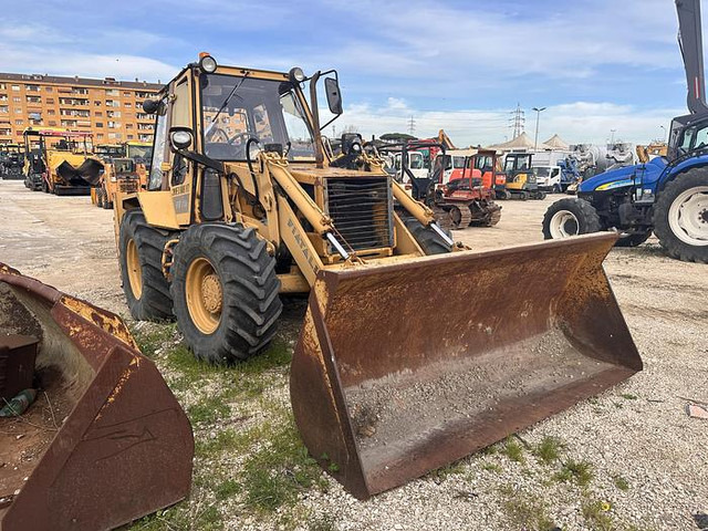 Fiat ALLIS BH4.5 - Φορτωτής εκσκαφέας: φωτογραφία 2 Fiat ALLIS BH4.5 - Φορτωτής εκσκαφέας: φωτογραφία 2