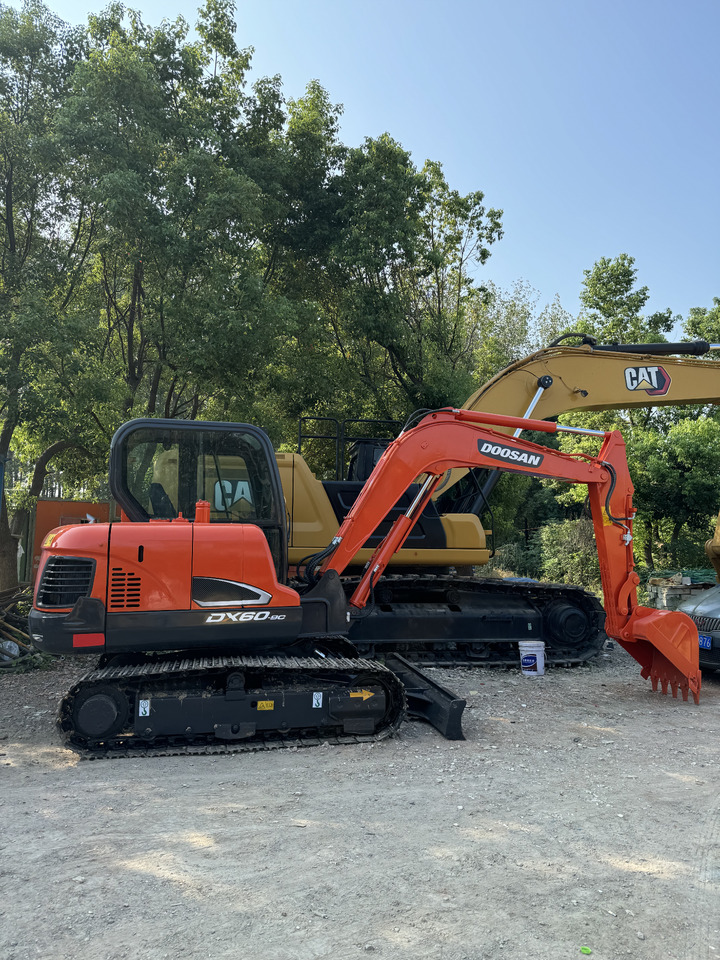 DOOSAN DX60 - Ερπυστριοφόρος εκσκαφέας: φωτογραφία 2 DOOSAN DX60 - Ερπυστριοφόρος εκσκαφέας: φωτογραφία 2