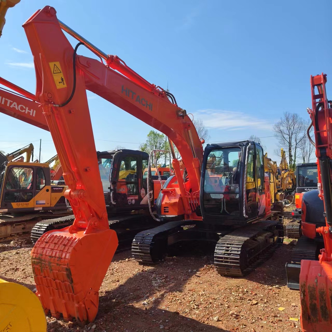 HITACHI ZX135 - Ερπυστριοφόρος εκσκαφέας: φωτογραφία 1 HITACHI ZX135 - Ερπυστριοφόρος εκσκαφέας: φωτογραφία 1