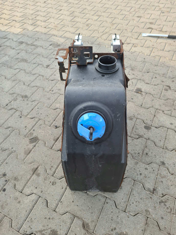 RENAULT ZBIORNIK ADBLUE Z MOCOWANIAMI RENAULT GAMA D VOLVO FL EURO 6 - Μονάδα ρεζερβουάρ AdBlue για Φορτηγό: φωτογραφία 2 RENAULT ZBIORNIK ADBLUE Z MOCOWANIAMI RENAULT GAMA D VOLVO FL EURO 6 - Μονάδα ρεζερβουάρ AdBlue για Φορτηγό: φωτογραφία 2