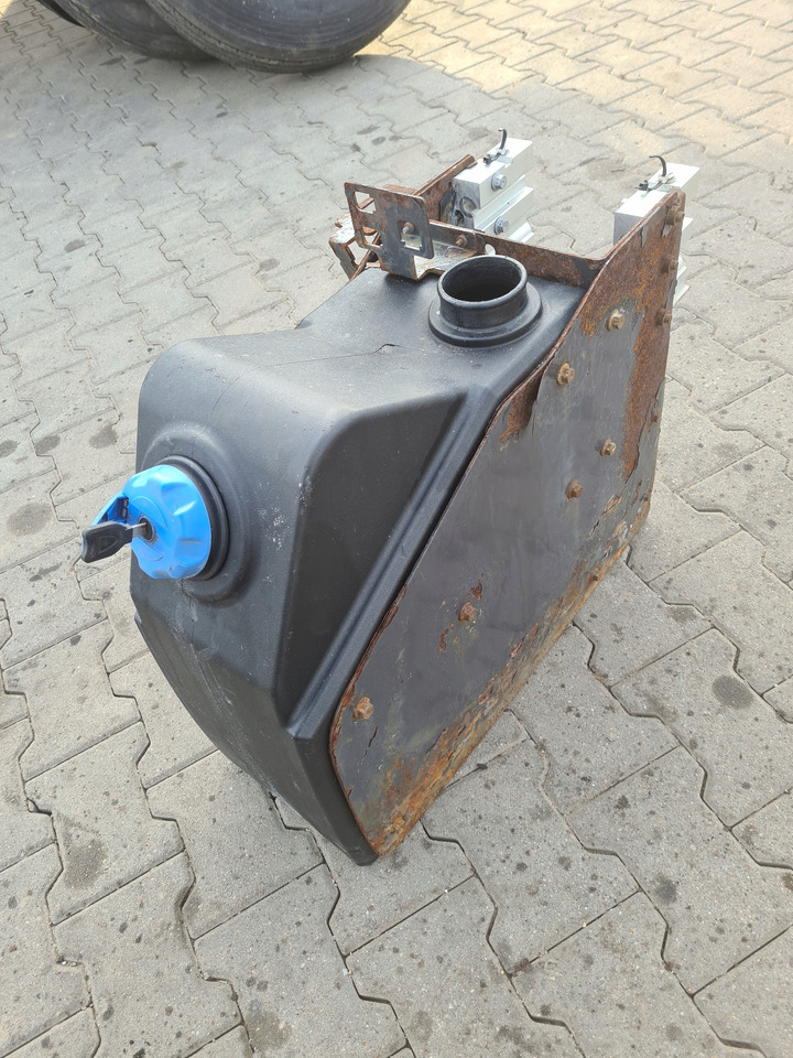 RENAULT ZBIORNIK ADBLUE Z MOCOWANIAMI RENAULT GAMA D VOLVO FL EURO 6 - Μονάδα ρεζερβουάρ AdBlue για Φορτηγό: φωτογραφία 3 RENAULT ZBIORNIK ADBLUE Z MOCOWANIAMI RENAULT GAMA D VOLVO FL EURO 6 - Μονάδα ρεζερβουάρ AdBlue για Φορτηγό: φωτογραφία 3