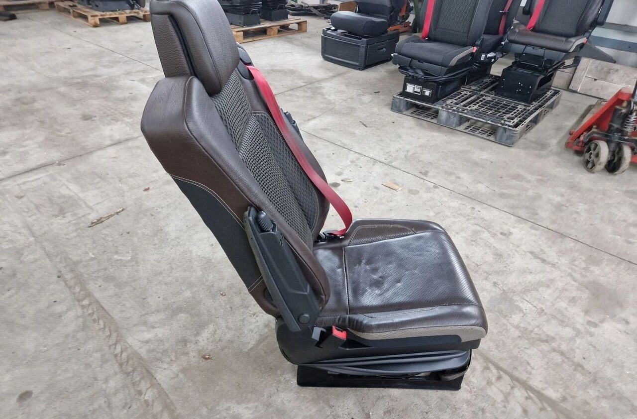 Renault SIEDZENIE KIEROWCY Renault GAMA T C K - Kάθισμα για Φορτηγό: φωτογραφία 4 Renault SIEDZENIE KIEROWCY Renault GAMA T C K - Kάθισμα για Φορτηγό: φωτογραφία 4