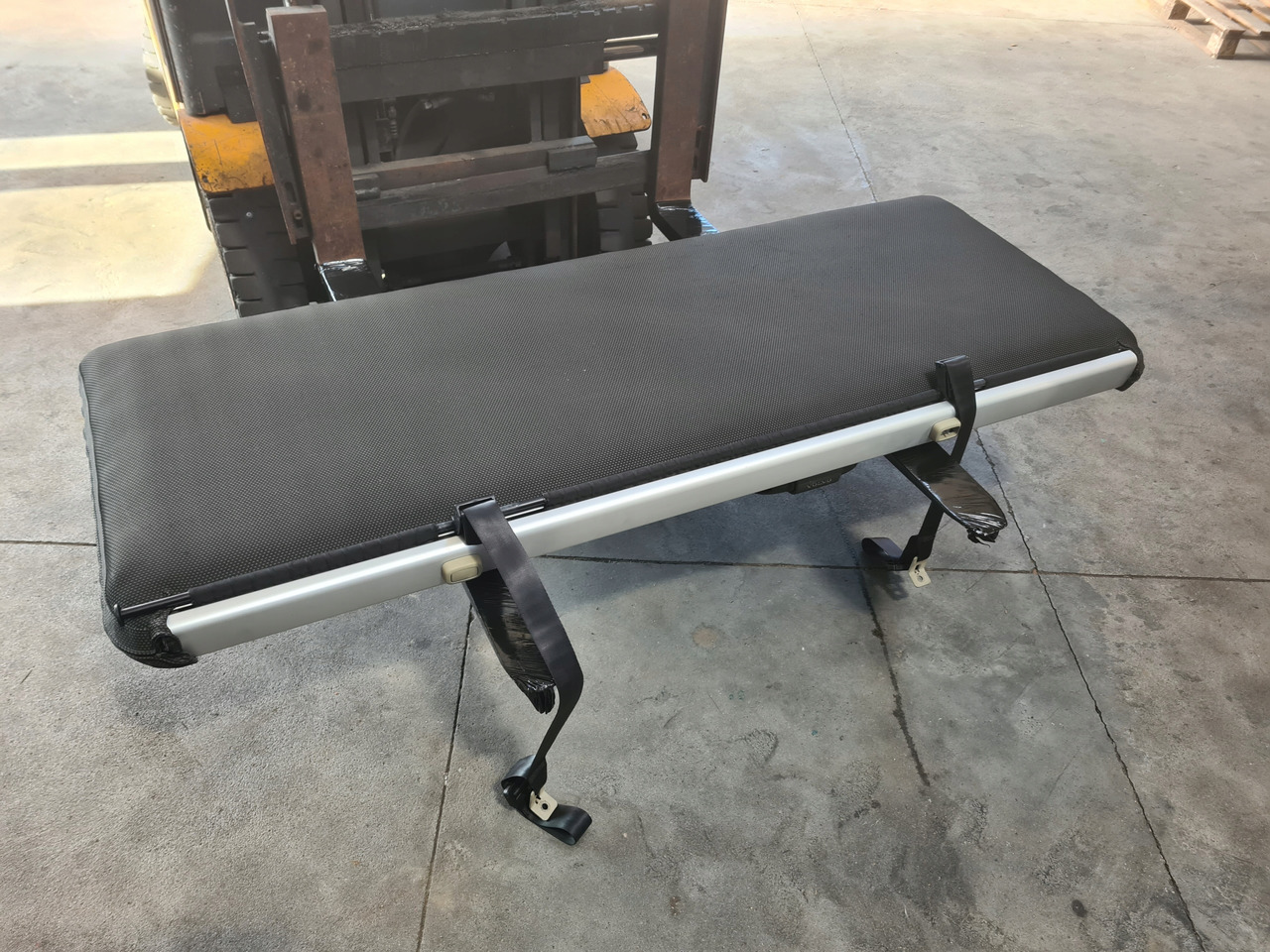 VOLVO ŁÓŻKO KOMPLETNE GÓRNE LEŻANKA MOCOWANIA - Kάθισμα για Φορτηγό: φωτογραφία 1 VOLVO ŁÓŻKO KOMPLETNE GÓRNE LEŻANKA MOCOWANIA - Kάθισμα για Φορτηγό: φωτογραφία 1