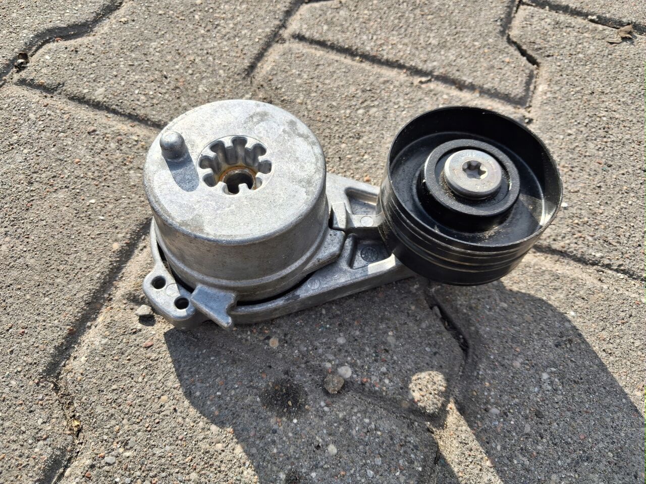 VOLVO ROLKA NAPINACZ PASKA ALTERNATORA RENAULT RANGE GAMA T VOLVO FH 4 5 - Κινητήρας και ανταλλακτικά για Φορτηγό: φωτογραφία 1 VOLVO ROLKA NAPINACZ PASKA ALTERNATORA RENAULT RANGE GAMA T VOLVO FH 4 5 - Κινητήρας και ανταλλακτικά για Φορτηγό: φωτογραφία 1
