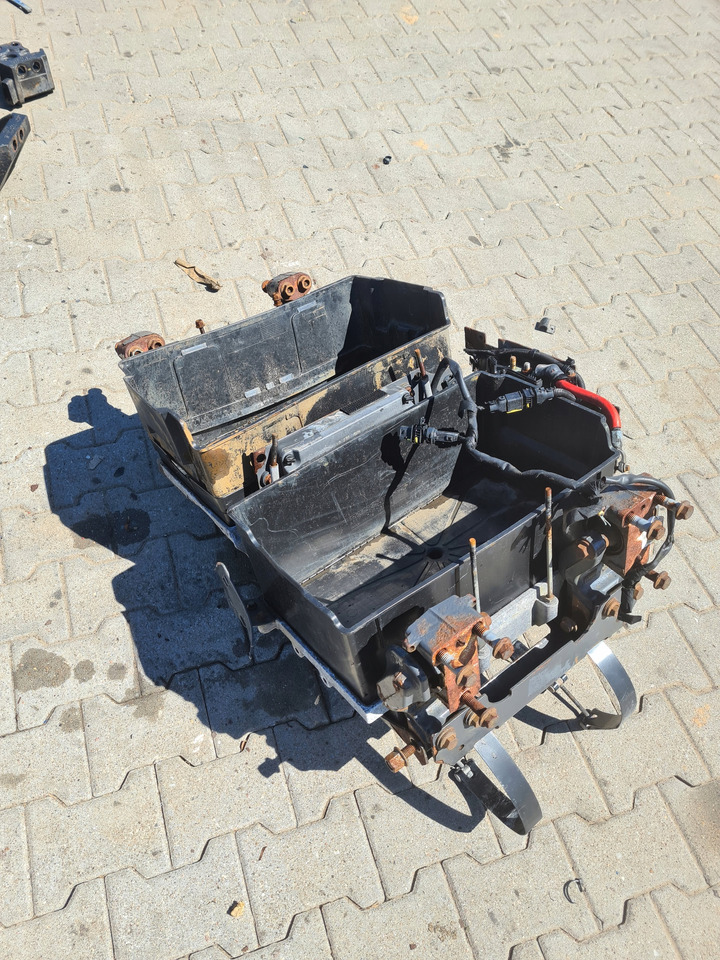 VOLVO SKRZYNKA AKUMULATORÓW VOLVO FH 13 FH 4 FM FMX RENAULT GAMA T RANGE TYŁ - Ηλεκτρικό σύστημα για Φορτηγό: φωτογραφία 2 VOLVO SKRZYNKA AKUMULATORÓW VOLVO FH 13 FH 4 FM FMX RENAULT GAMA T RANGE TYŁ - Ηλεκτρικό σύστημα για Φορτηγό: φωτογραφία 2