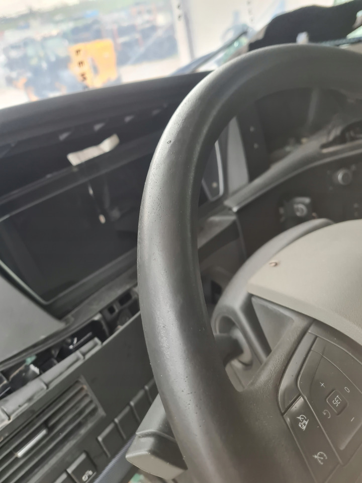 VOLVO WIELOFUNKCYJNA KOMPLETNA - Τιμόνι για Φορτηγό: φωτογραφία 4 VOLVO WIELOFUNKCYJNA KOMPLETNA - Τιμόνι για Φορτηγό: φωτογραφία 4
