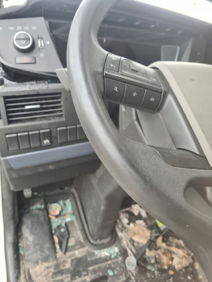 VOLVO WIELOFUNKCYJNA KOMPLETNA - Τιμόνι για Φορτηγό: φωτογραφία 5 VOLVO WIELOFUNKCYJNA KOMPLETNA - Τιμόνι για Φορτηγό: φωτογραφία 5