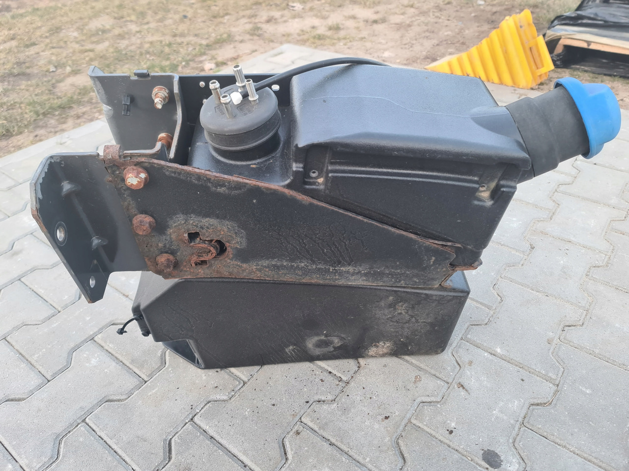 VOLVO ZBIORNIK ADBLUE RENAULT MIDLUM PREMIUM DXI 5 7 VOLVO FL FE - Μονάδα ρεζερβουάρ AdBlue για Φορτηγό: φωτογραφία 1 VOLVO ZBIORNIK ADBLUE RENAULT MIDLUM PREMIUM DXI 5 7 VOLVO FL FE - Μονάδα ρεζερβουάρ AdBlue για Φορτηγό: φωτογραφία 1