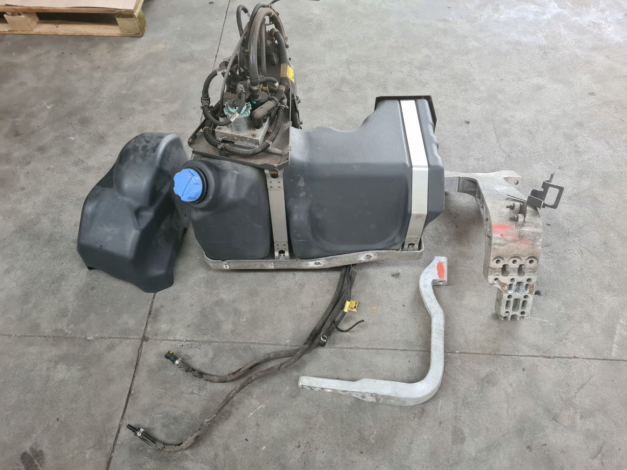 VOLVO ZBIORNIK POMPA WIĄZKA ADBLUE KOMPLET RENAULT GAMA T VOLVO FH 4 FM 4 - Μονάδα ρεζερβουάρ AdBlue: φωτογραφία 2 VOLVO ZBIORNIK POMPA WIĄZKA ADBLUE KOMPLET RENAULT GAMA T VOLVO FH 4 FM 4 - Μονάδα ρεζερβουάρ AdBlue: φωτογραφία 2