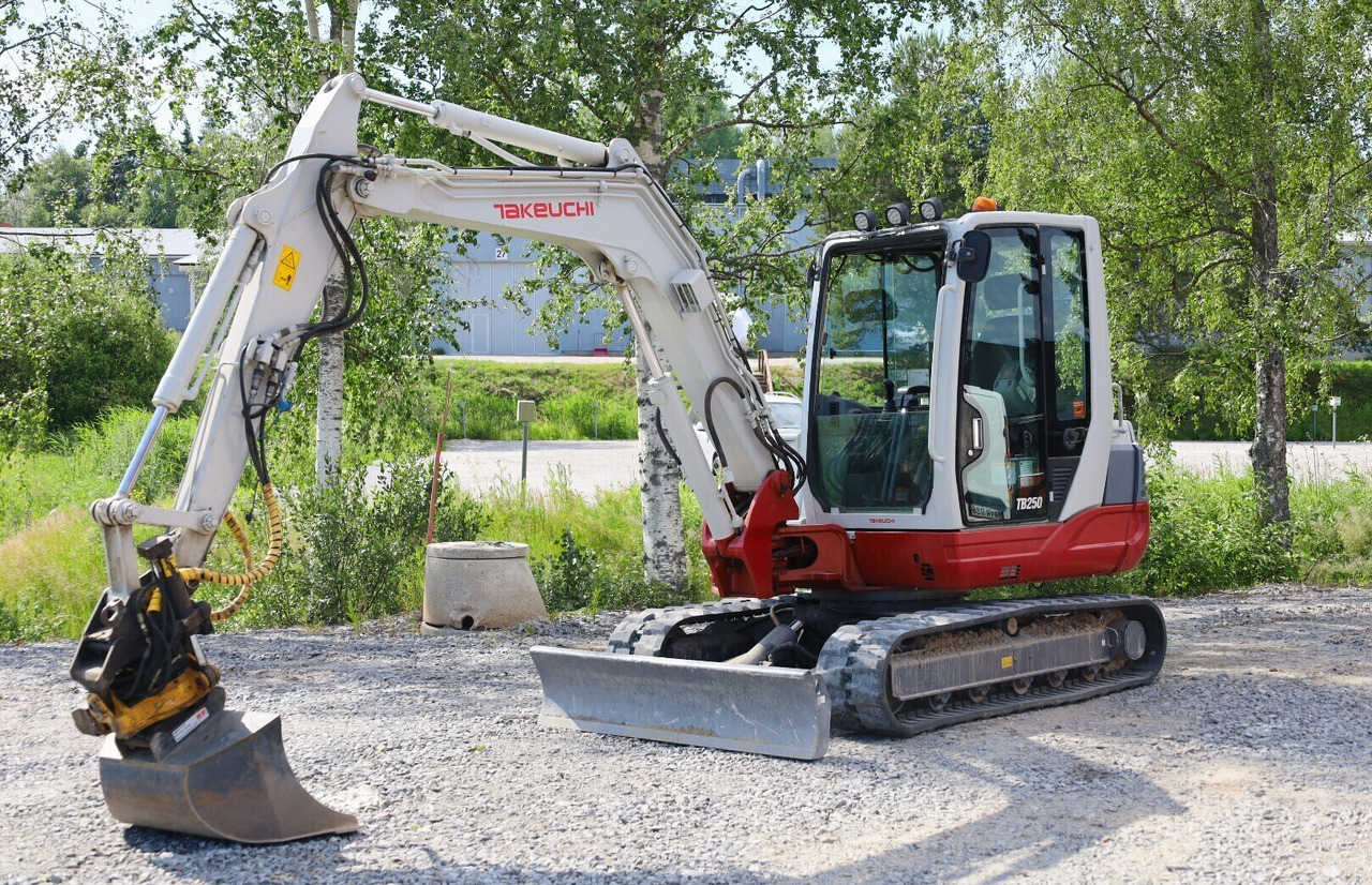Takeuchi TB250 - Μίνι εκσκαφέας: φωτογραφία 2 Takeuchi TB250 - Μίνι εκσκαφέας: φωτογραφία 2