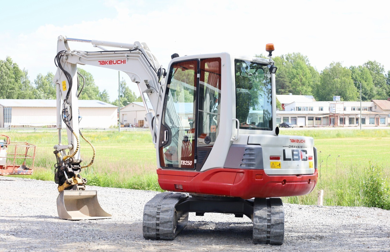 Takeuchi TB250 - Μίνι εκσκαφέας: φωτογραφία 3 Takeuchi TB250 - Μίνι εκσκαφέας: φωτογραφία 3