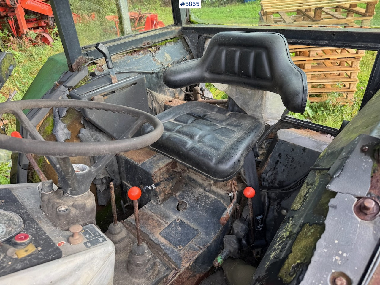 Τρακτέρ 1982 John Deere 1140 with front loader and a parts tractor: φωτογραφία 16