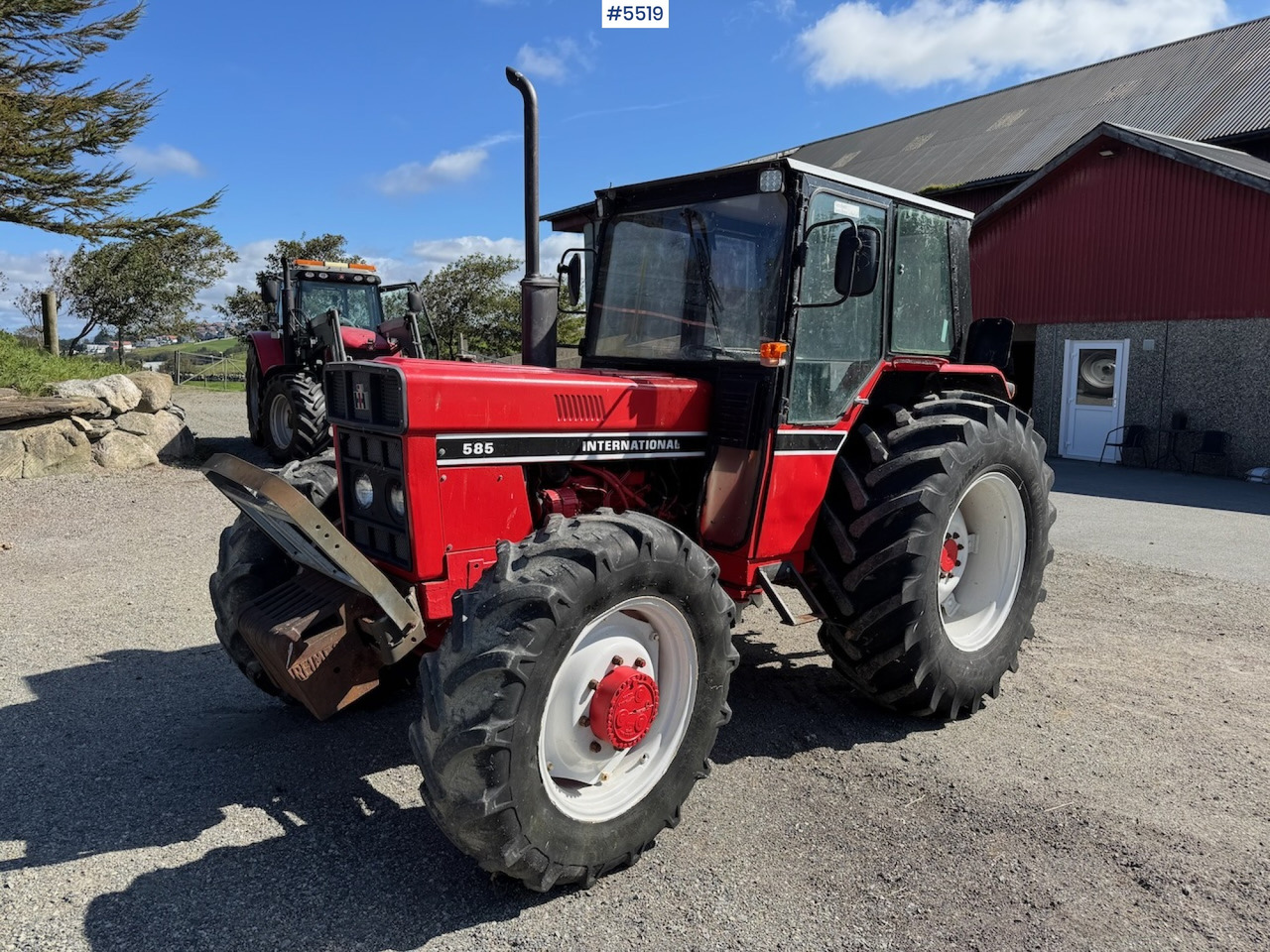 1983 International 585 - Τρακτέρ: φωτογραφία 1 1983 International 585 - Τρακτέρ: φωτογραφία 1