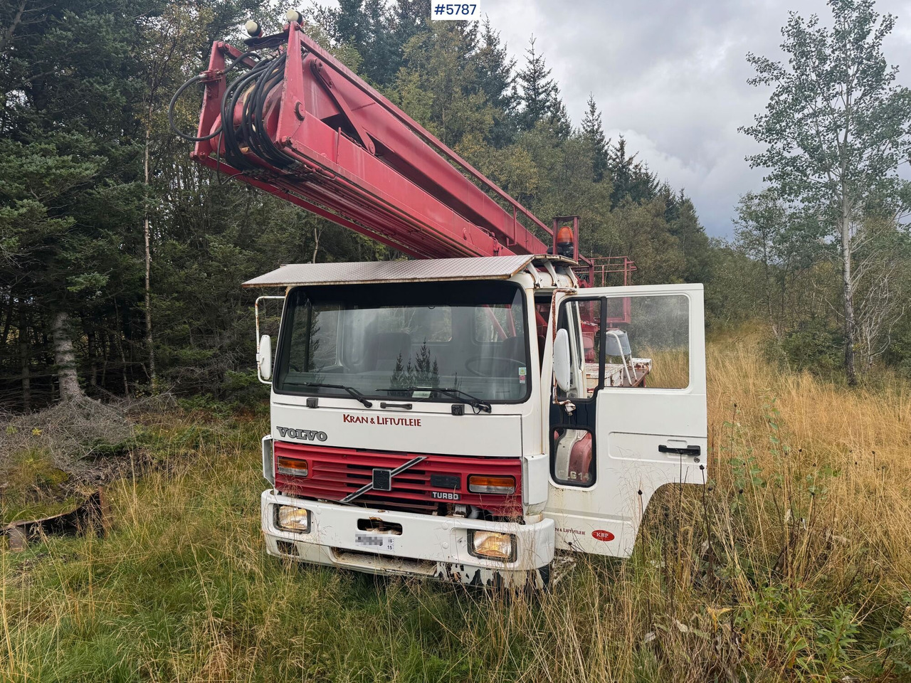 1986 Volvo FL614 with Lift. SEE VIDEO! - Φορτηγό με εναέρια πλατφόρμα: φωτογραφία 2 1986 Volvo FL614 with Lift. SEE VIDEO! - Φορτηγό με εναέρια πλατφόρμα: φωτογραφία 2