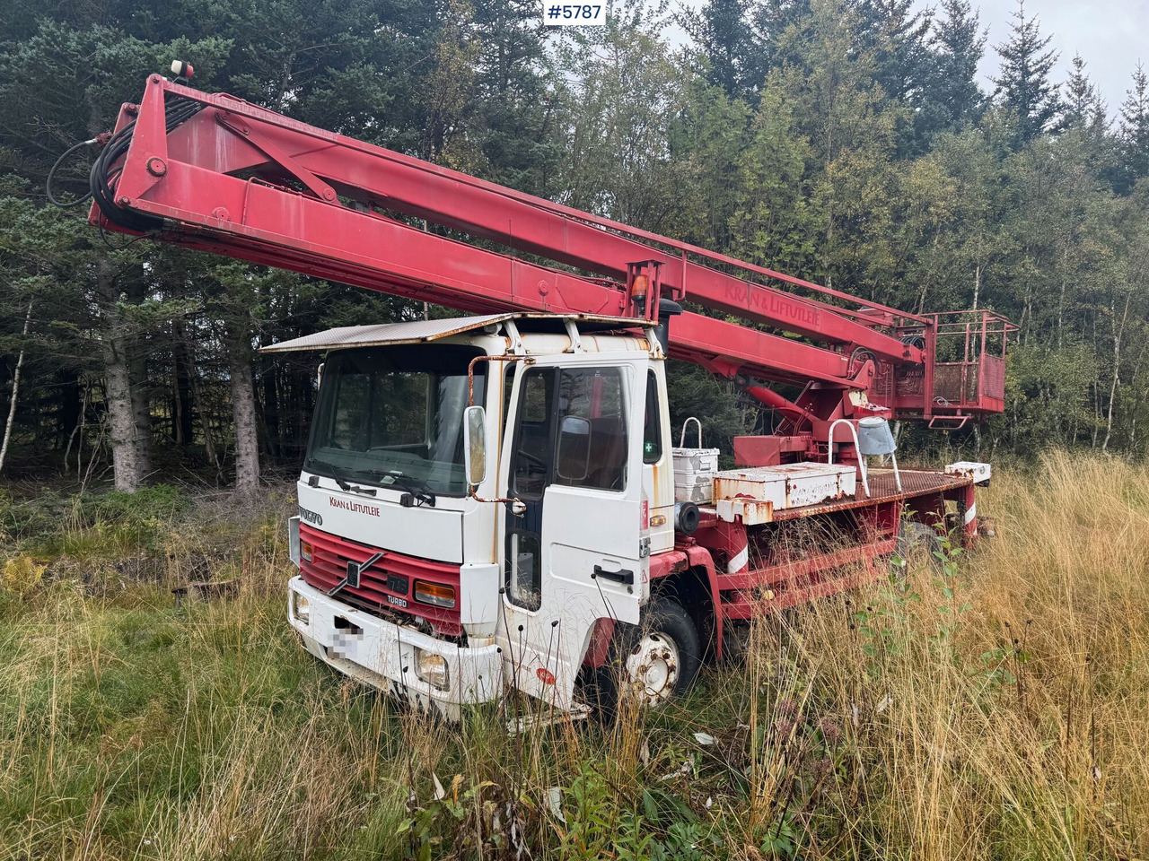 1986 Volvo FL614 with Lift. SEE VIDEO! - Φορτηγό με εναέρια πλατφόρμα: φωτογραφία 1 1986 Volvo FL614 with Lift. SEE VIDEO! - Φορτηγό με εναέρια πλατφόρμα: φωτογραφία 1