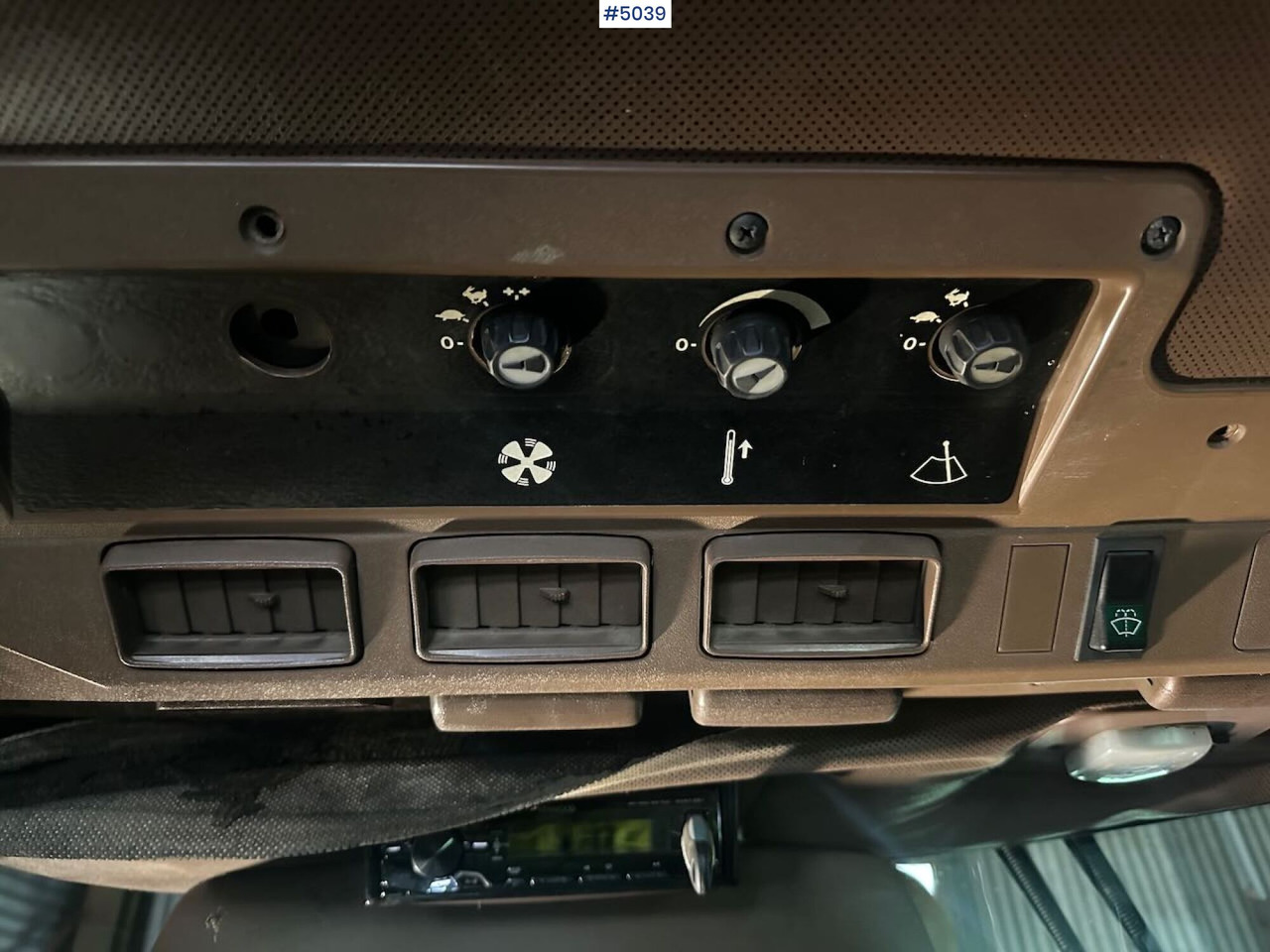 Τρακτέρ 1987 John Deere 2850 Synchron w/ front loader: φωτογραφία 15