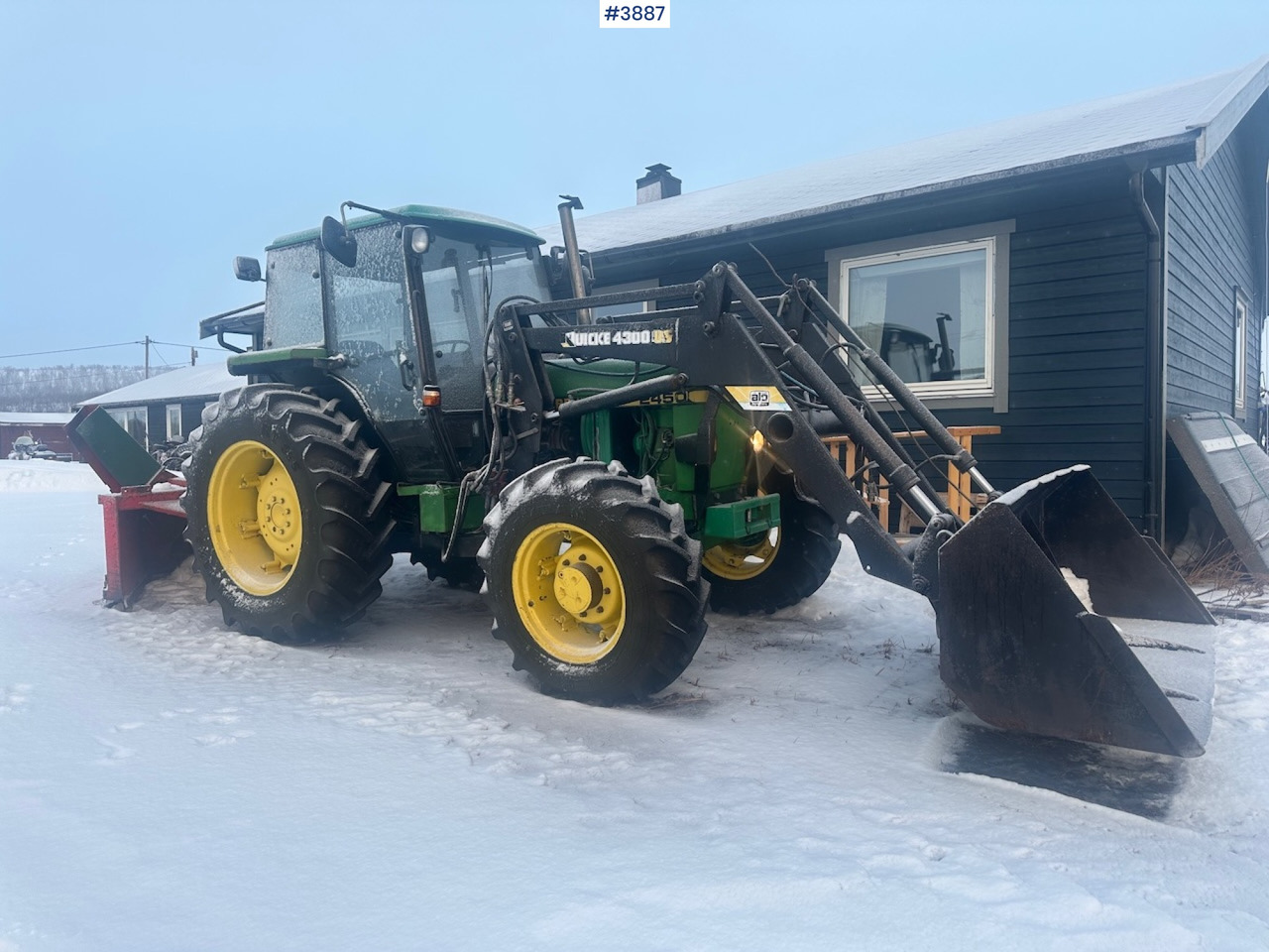 1987 John Deere Power Synchron 2450 4x4 w/ Quicke 4300 front loader, snow blower and gravel bucket. WATCH VIDEO. - Τρακτέρ: φωτογραφία 1 1987 John Deere Power Synchron 2450 4x4 w/ Quicke 4300 front loader, snow blower and gravel bucket. WATCH VIDEO. - Τρακτέρ: φωτογραφία 1