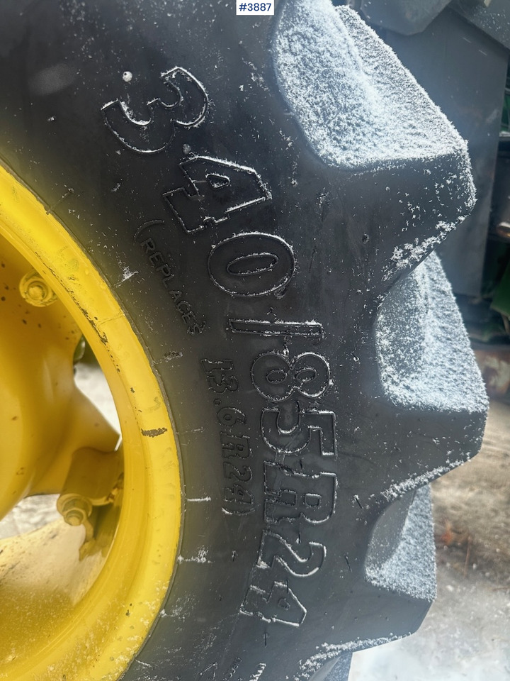 Τρακτέρ 1987 John Deere Power Synchron 2450 4x4 w/ Quicke 4300 front loader, snow blower and gravel bucket. WATCH VIDEO.: φωτογραφία 8