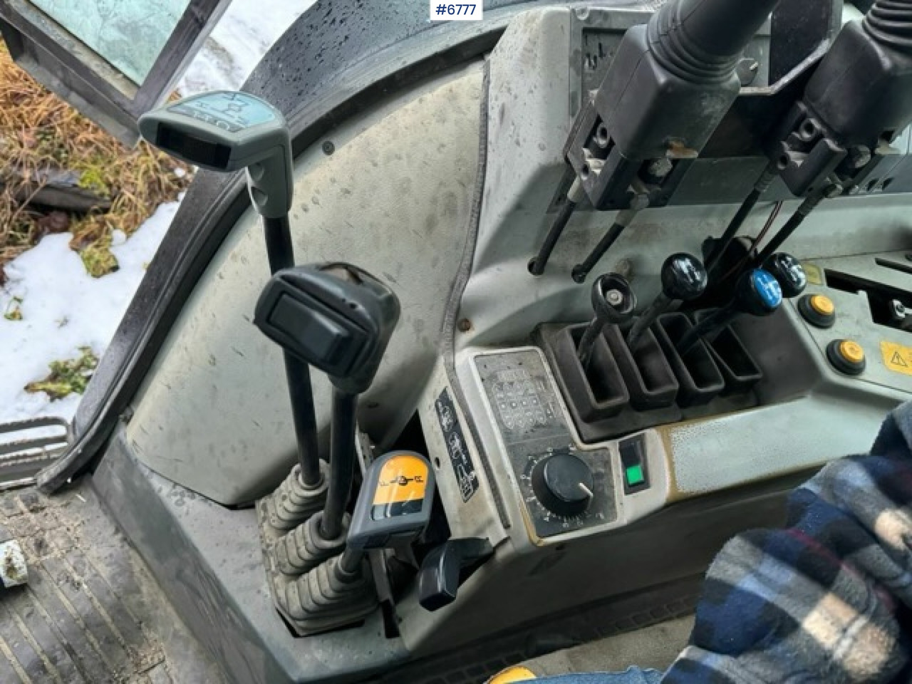 Τρακτέρ 1993 Valmet 8100 with Hiab FMV crane and log trailer: φωτογραφία 13 Τρακτέρ 1993 Valmet 8100 with Hiab FMV crane and log trailer: φωτογραφία 13