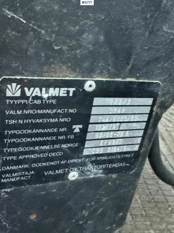 Τρακτέρ 1993 Valmet 8100 with Hiab FMV crane and log trailer: φωτογραφία 32 Τρακτέρ 1993 Valmet 8100 with Hiab FMV crane and log trailer: φωτογραφία 32