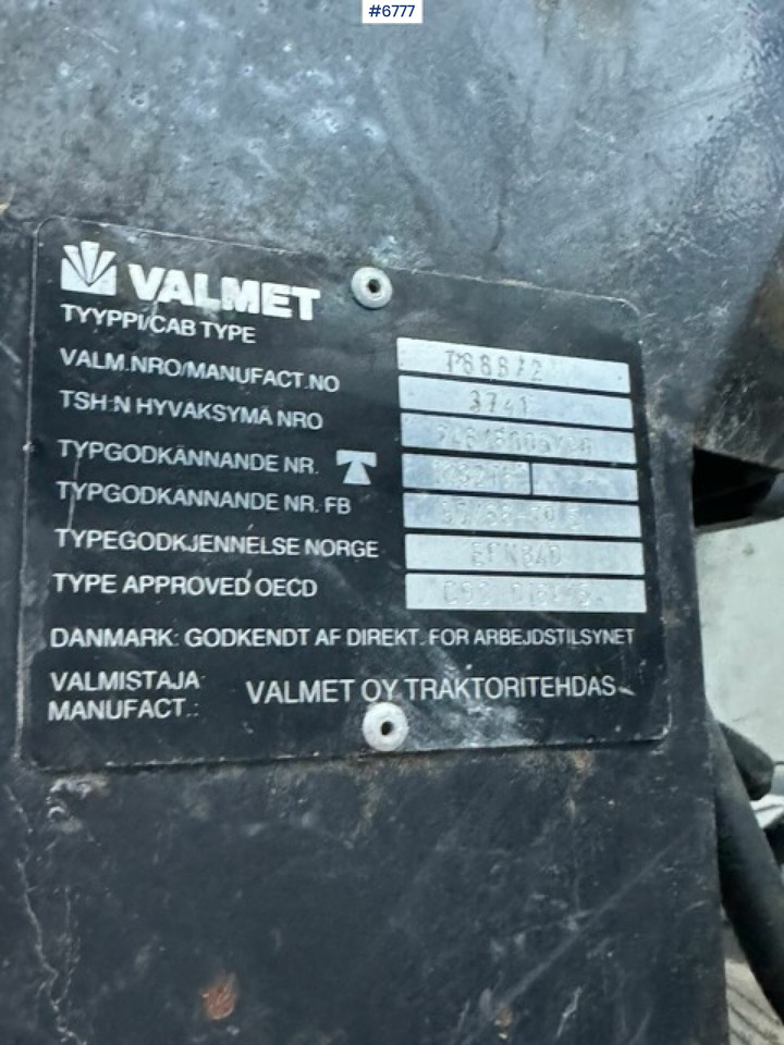 Τρακτέρ 1993 Valmet 8100 with Hiab FMV crane and log trailer: φωτογραφία 31 Τρακτέρ 1993 Valmet 8100 with Hiab FMV crane and log trailer: φωτογραφία 31