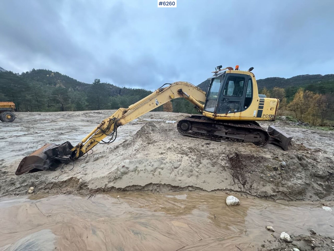 1998 Komatsu PC130-6K with Grading Bucket and Digging Bucket! - Εκσκαφέας: φωτογραφία 1 1998 Komatsu PC130-6K with Grading Bucket and Digging Bucket! - Εκσκαφέας: φωτογραφία 1