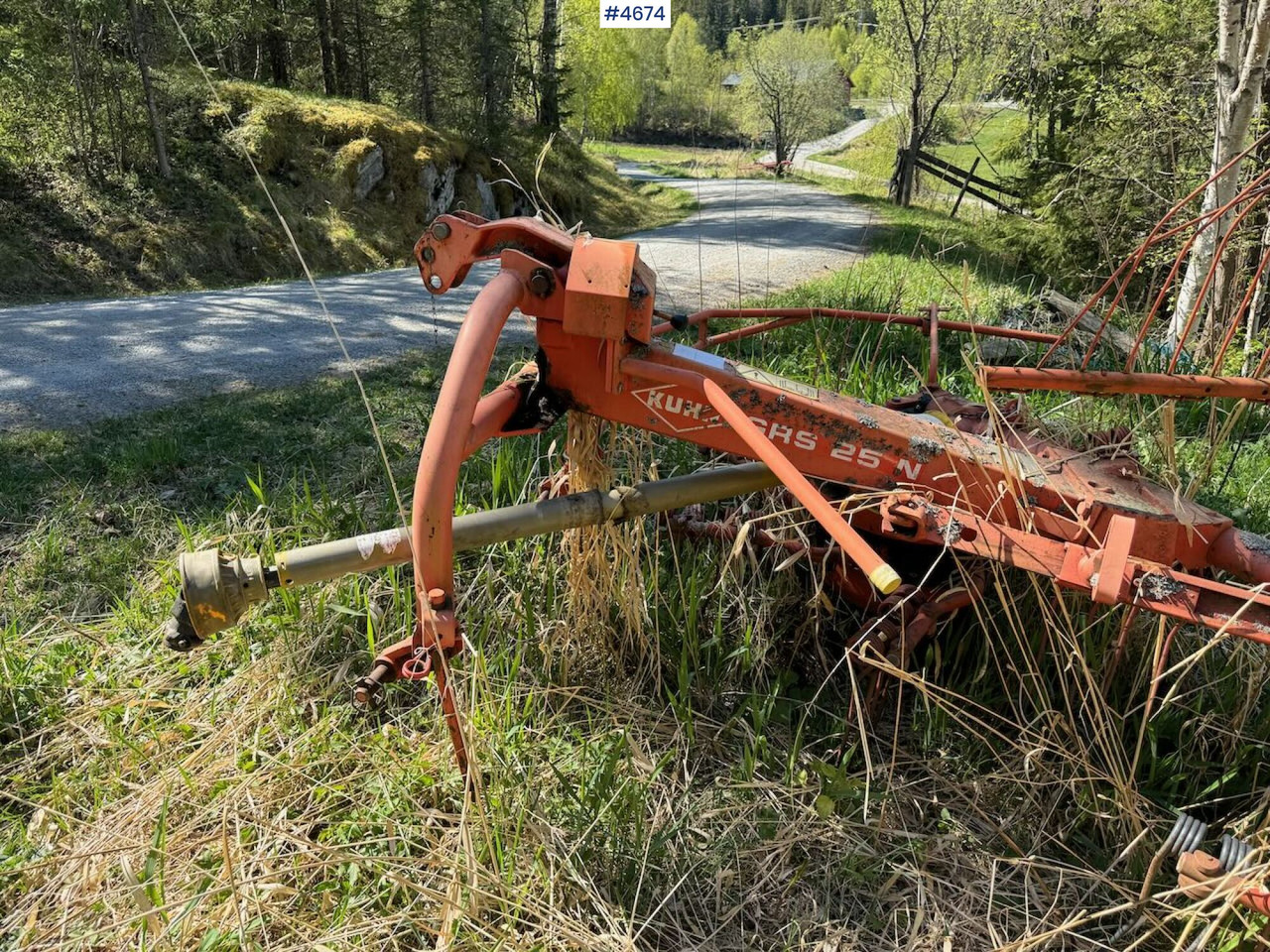 1998 Kuhn GRS 25 - Σανού και κτηνοτροφικά μηχανήματα: φωτογραφία 4 1998 Kuhn GRS 25 - Σανού και κτηνοτροφικά μηχανήματα: φωτογραφία 4