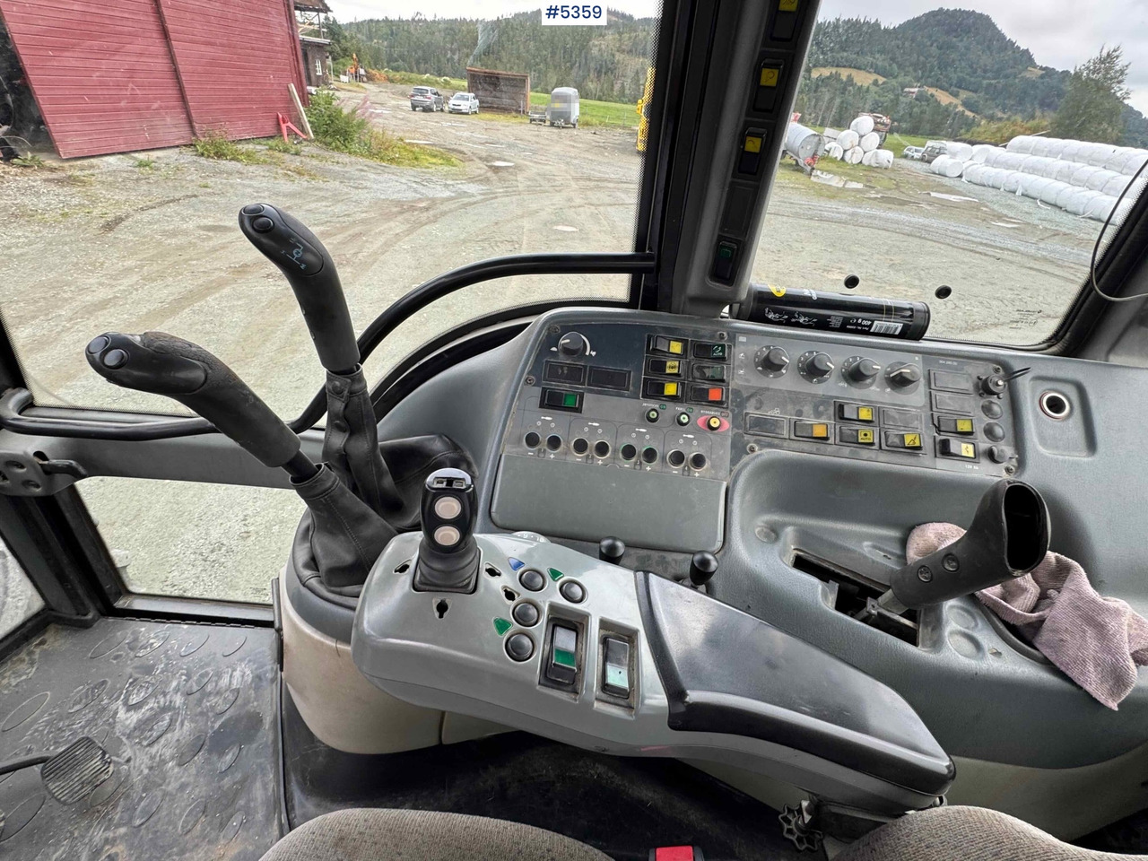 Τρακτέρ 2004 Valtra M120-4 w/ loader and bucket: φωτογραφία 13