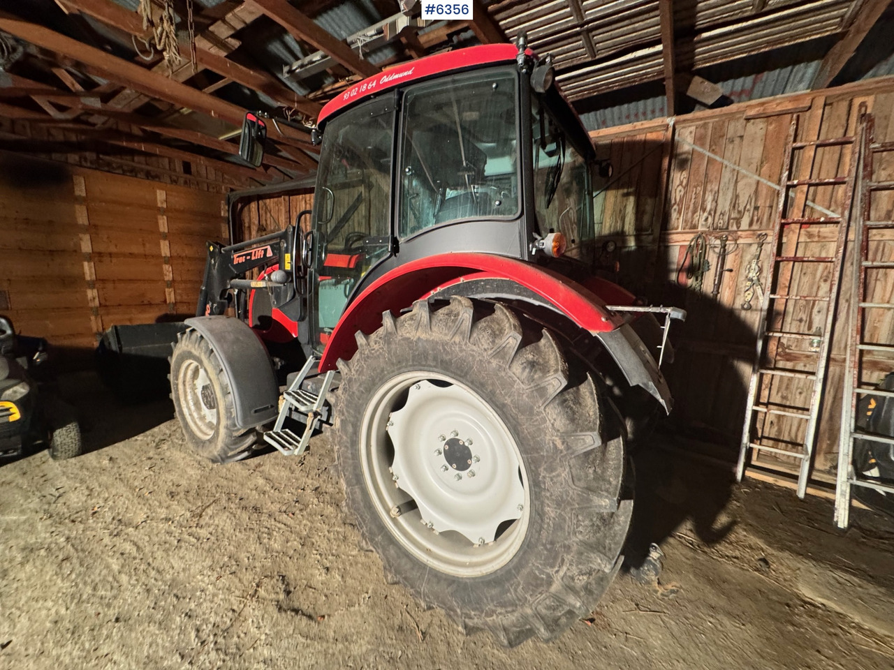2008 Zetor 8541 Proxima Plus with loader, pallet forks, and snow bucket. Only 1,452 hours! - Τρακτέρ: φωτογραφία 5 2008 Zetor 8541 Proxima Plus with loader, pallet forks, and snow bucket. Only 1,452 hours! - Τρακτέρ: φωτογραφία 5