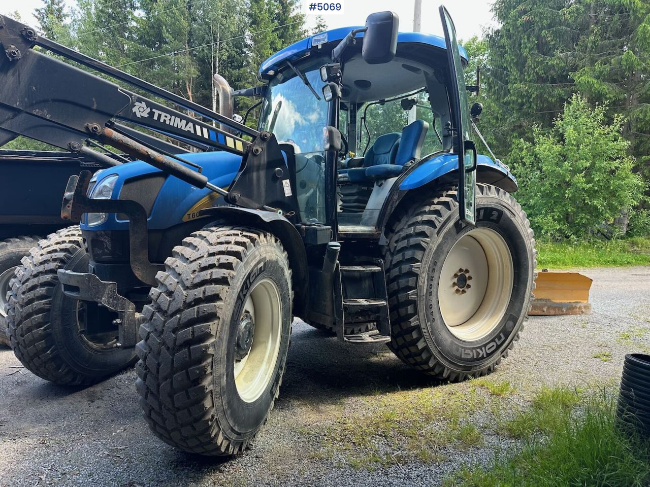 2009 New Holland T6040 SS w/ Trima front loader - Τρακτέρ: φωτογραφία 2 2009 New Holland T6040 SS w/ Trima front loader - Τρακτέρ: φωτογραφία 2
