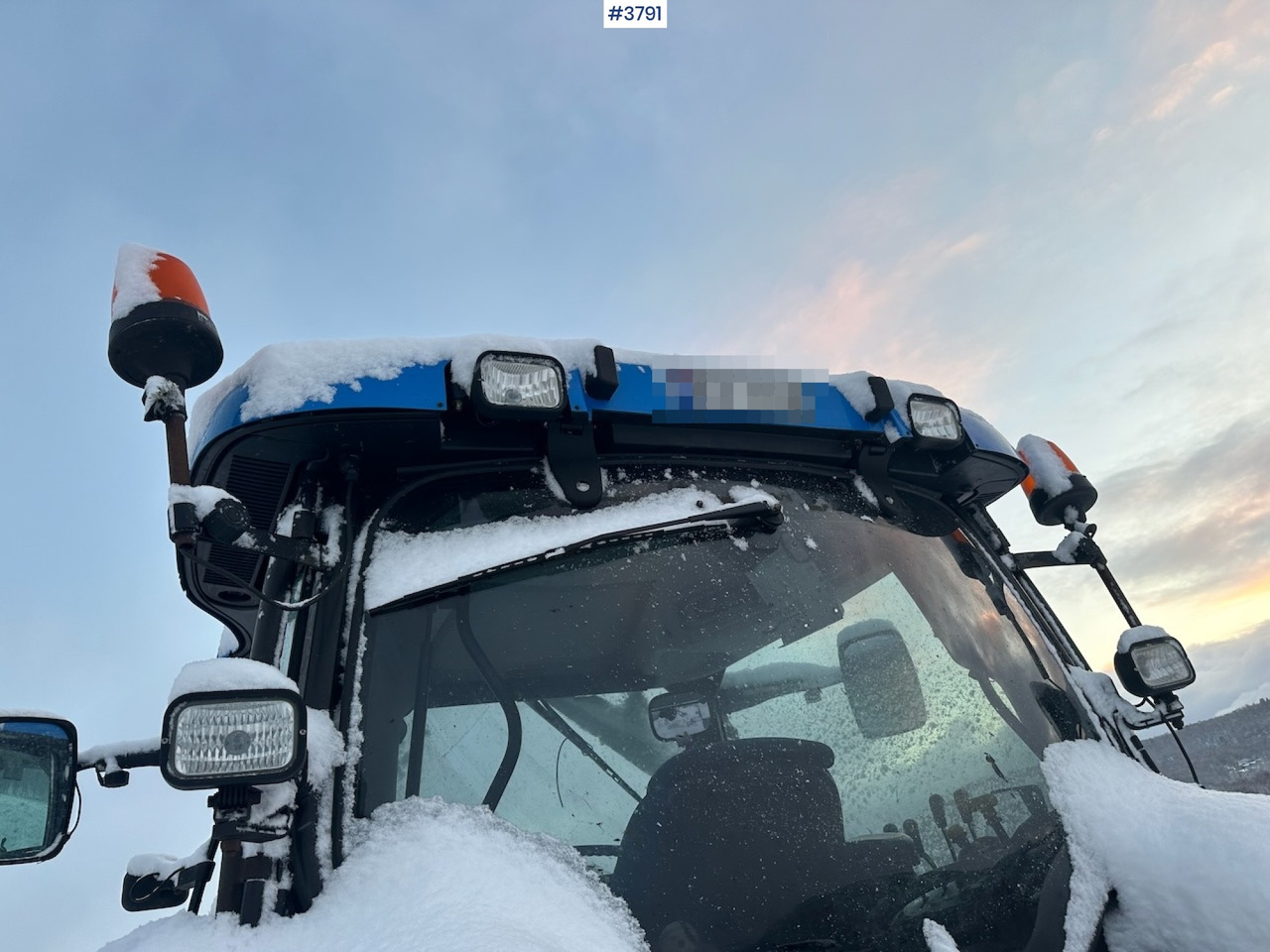 Τρακτέρ 2010 New Holland T6040 4x4 plow rigged tractor w/ Trima +3.0p front loader, brand new chains, snow bucket and Westbjørn snow blower. WATCH VIDEO.: φωτογραφία 18