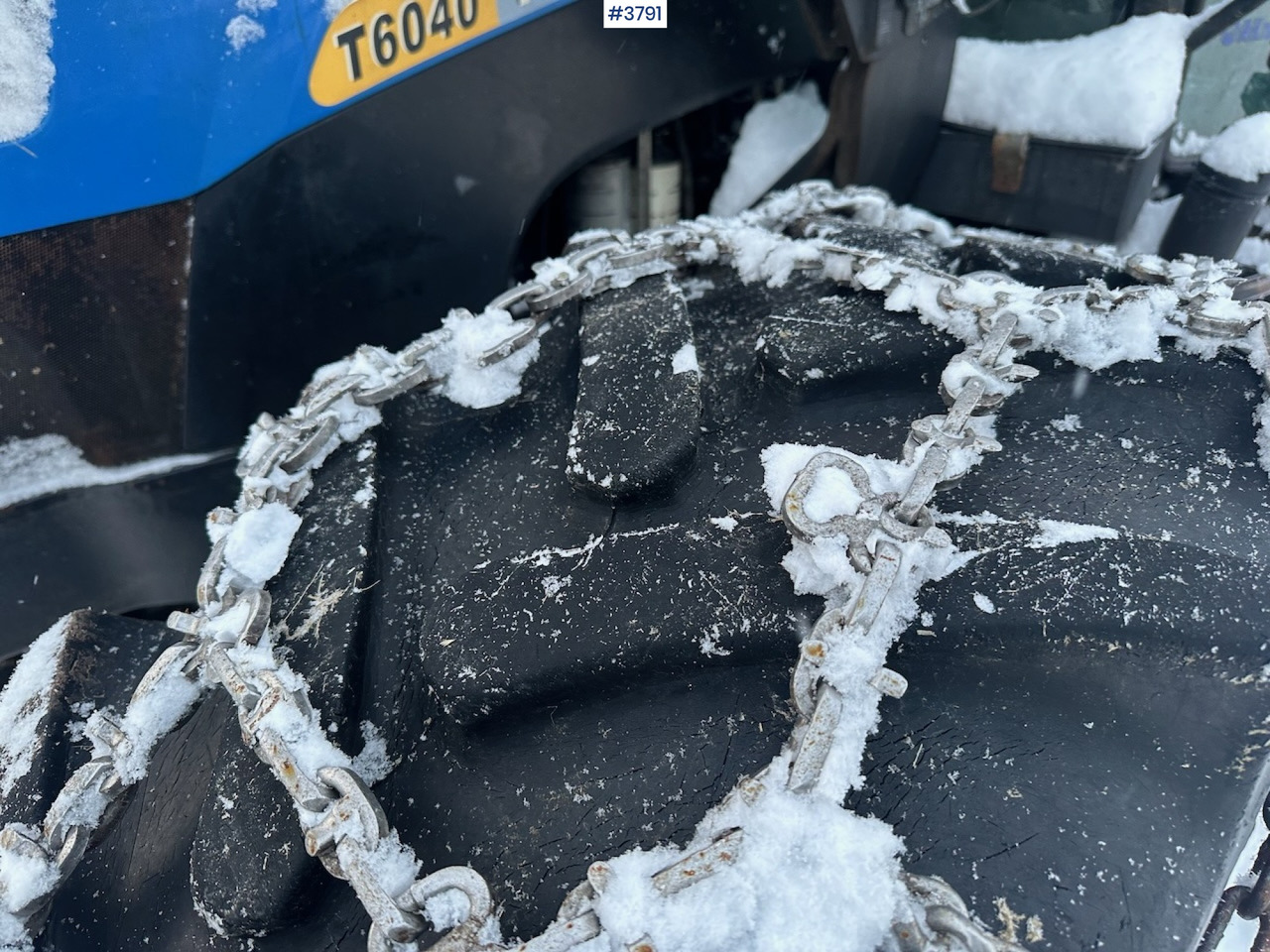 Τρακτέρ 2010 New Holland T6040 4x4 plow rigged tractor w/ Trima +3.0p front loader, brand new chains, snow bucket and Westbjørn snow blower. WATCH VIDEO.: φωτογραφία 9