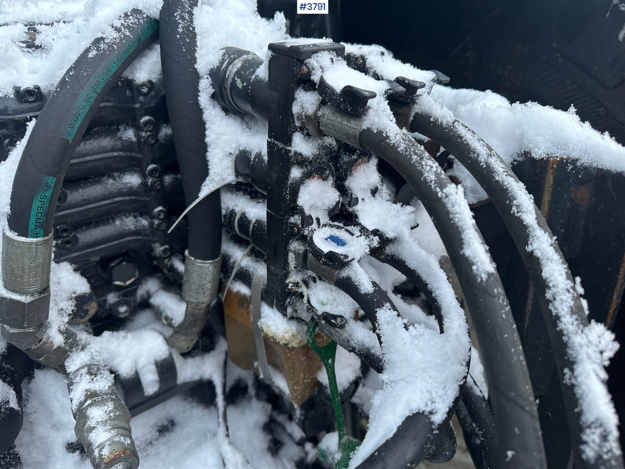 Τρακτέρ 2010 New Holland T6040 4x4 plow rigged tractor w/ Trima +3.0p front loader, brand new chains, snow bucket and Westbjørn snow blower. WATCH VIDEO.: φωτογραφία 14