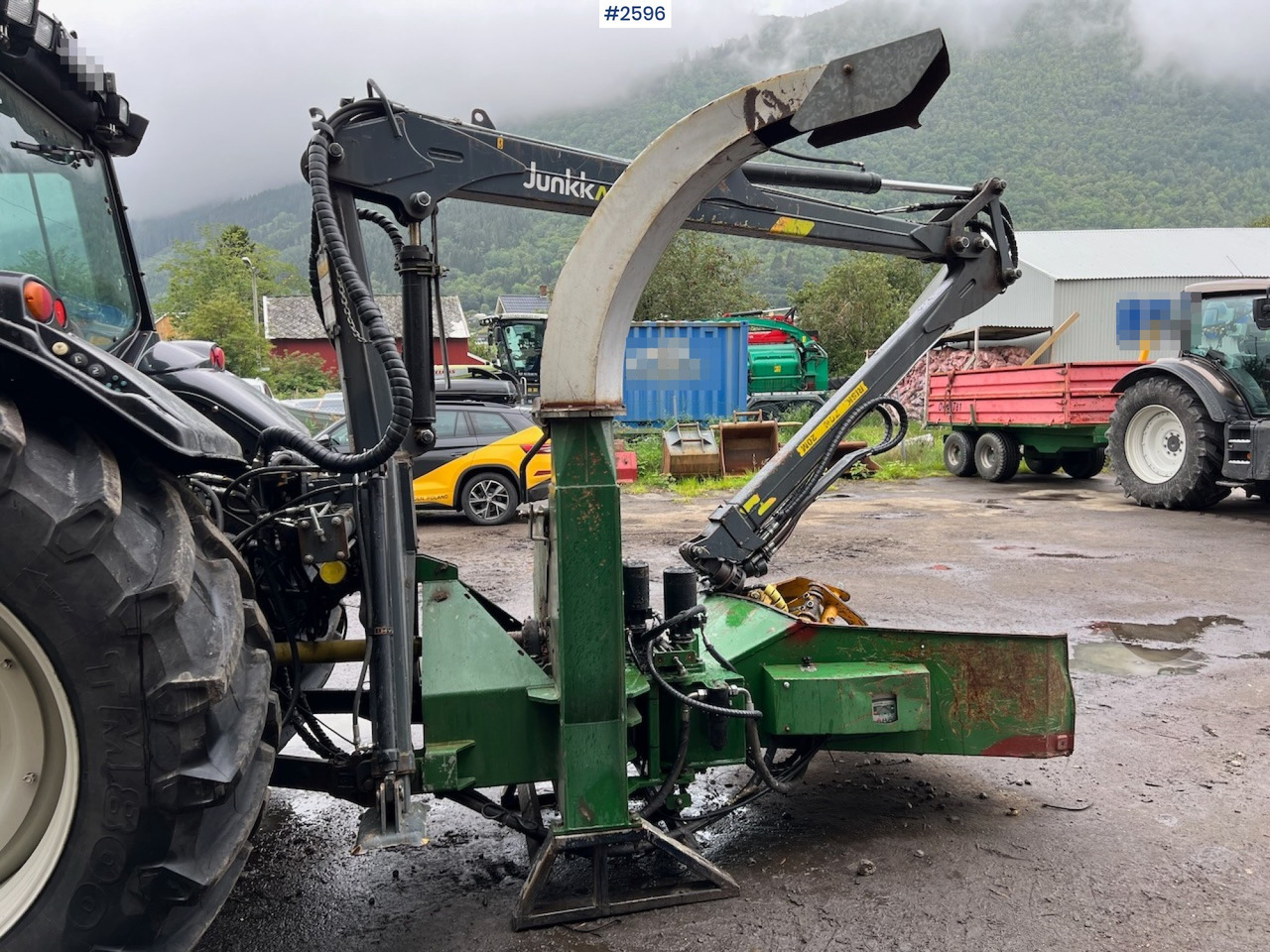2010 Valtra T182 Versu Tractor w/ 2015 NHS 300E Chipper and 2015 Junkkari P4169 Crane - Τρακτέρ: φωτογραφία 5 2010 Valtra T182 Versu Tractor w/ 2015 NHS 300E Chipper and 2015 Junkkari P4169 Crane - Τρακτέρ: φωτογραφία 5