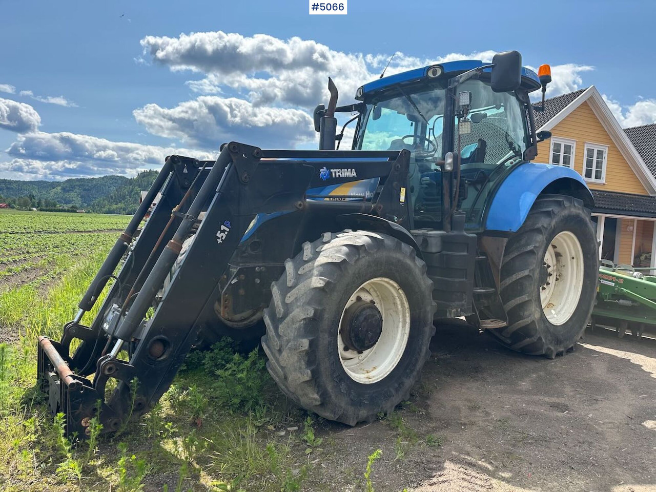 2011 New Holland T6080 w/ trima +5.1p - Τρακτέρ: φωτογραφία 1 2011 New Holland T6080 w/ trima +5.1p - Τρακτέρ: φωτογραφία 1