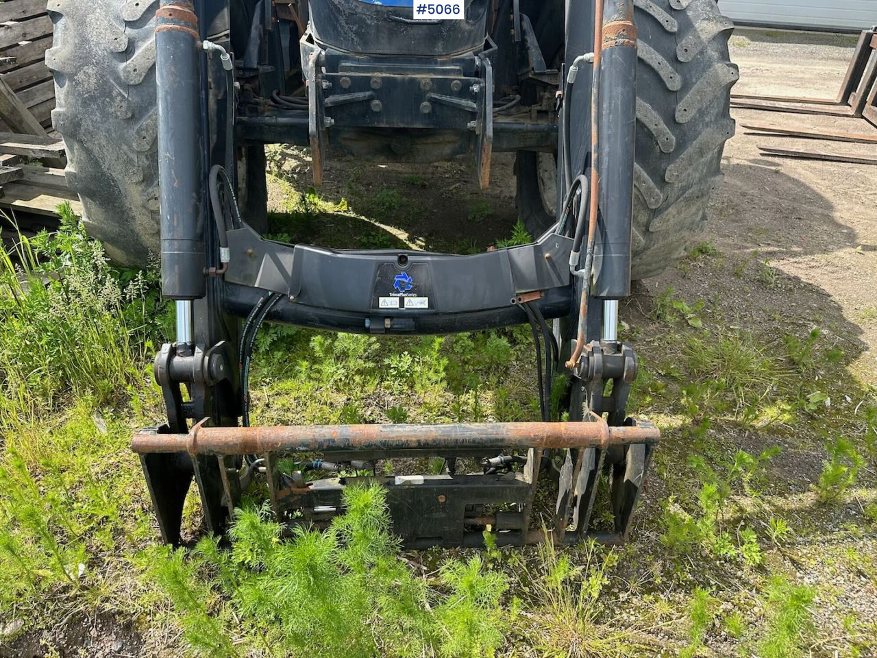 2011 New Holland T6080 w/ trima +5.1p - Τρακτέρ: φωτογραφία 4 2011 New Holland T6080 w/ trima +5.1p - Τρακτέρ: φωτογραφία 4