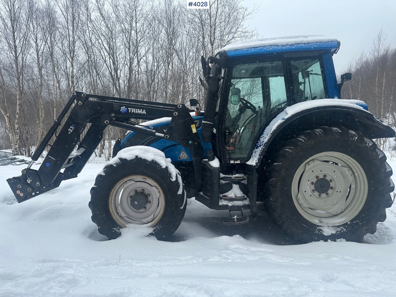 2012 Valtra N122 4x4 traktor w/ front loader and Dalen snow blower - Τρακτέρ: φωτογραφία 3 2012 Valtra N122 4x4 traktor w/ front loader and Dalen snow blower - Τρακτέρ: φωτογραφία 3