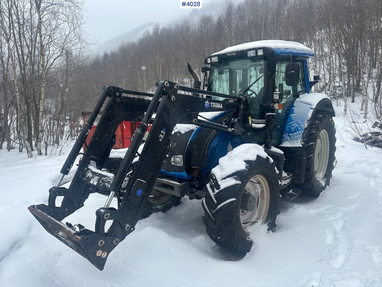 2012 Valtra N122 4x4 traktor w/ front loader and Dalen snow blower - Τρακτέρ: φωτογραφία 1 2012 Valtra N122 4x4 traktor w/ front loader and Dalen snow blower - Τρακτέρ: φωτογραφία 1