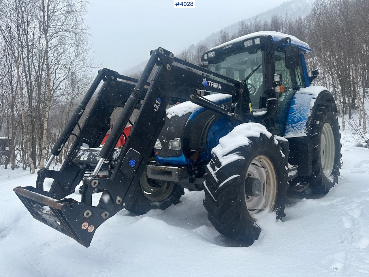 2012 Valtra N122 4x4 traktor w/ front loader and Dalen snow blower - Τρακτέρ: φωτογραφία 2 2012 Valtra N122 4x4 traktor w/ front loader and Dalen snow blower - Τρακτέρ: φωτογραφία 2