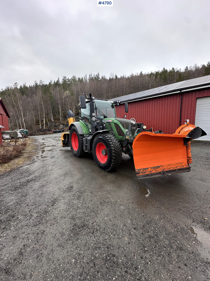 2014 Fendt 514 Vario 4x4 w/ front loader, folding plow, snow blower and sand spreader - Τρακτέρ: φωτογραφία 2 2014 Fendt 514 Vario 4x4 w/ front loader, folding plow, snow blower and sand spreader - Τρακτέρ: φωτογραφία 2