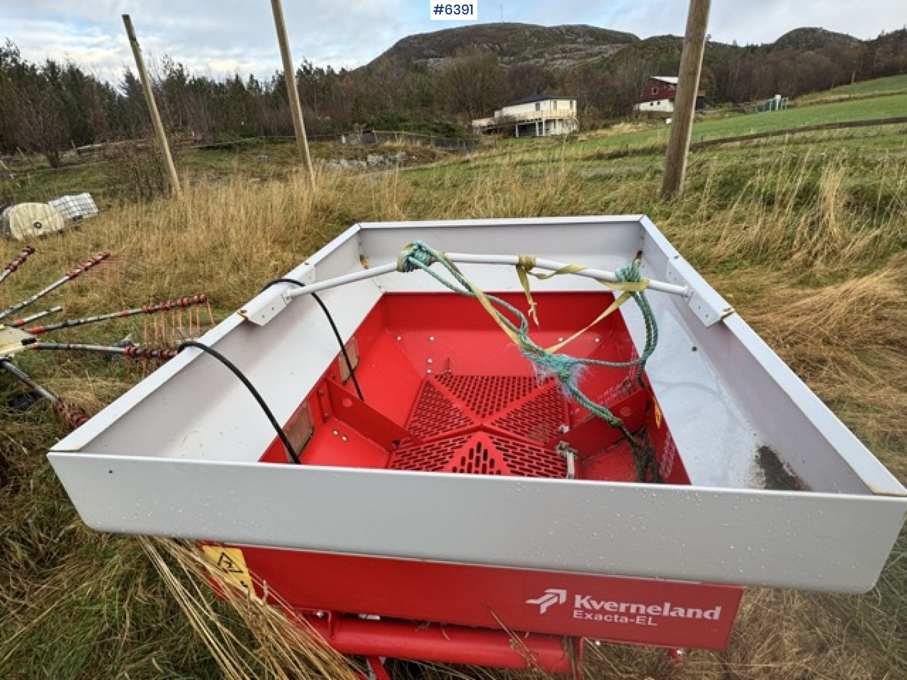 2016 Kverneland fertilizer spreader. Repair object. - Λιπασματοδιανομέας: φωτογραφία 2 2016 Kverneland fertilizer spreader. Repair object. - Λιπασματοδιανομέας: φωτογραφία 2